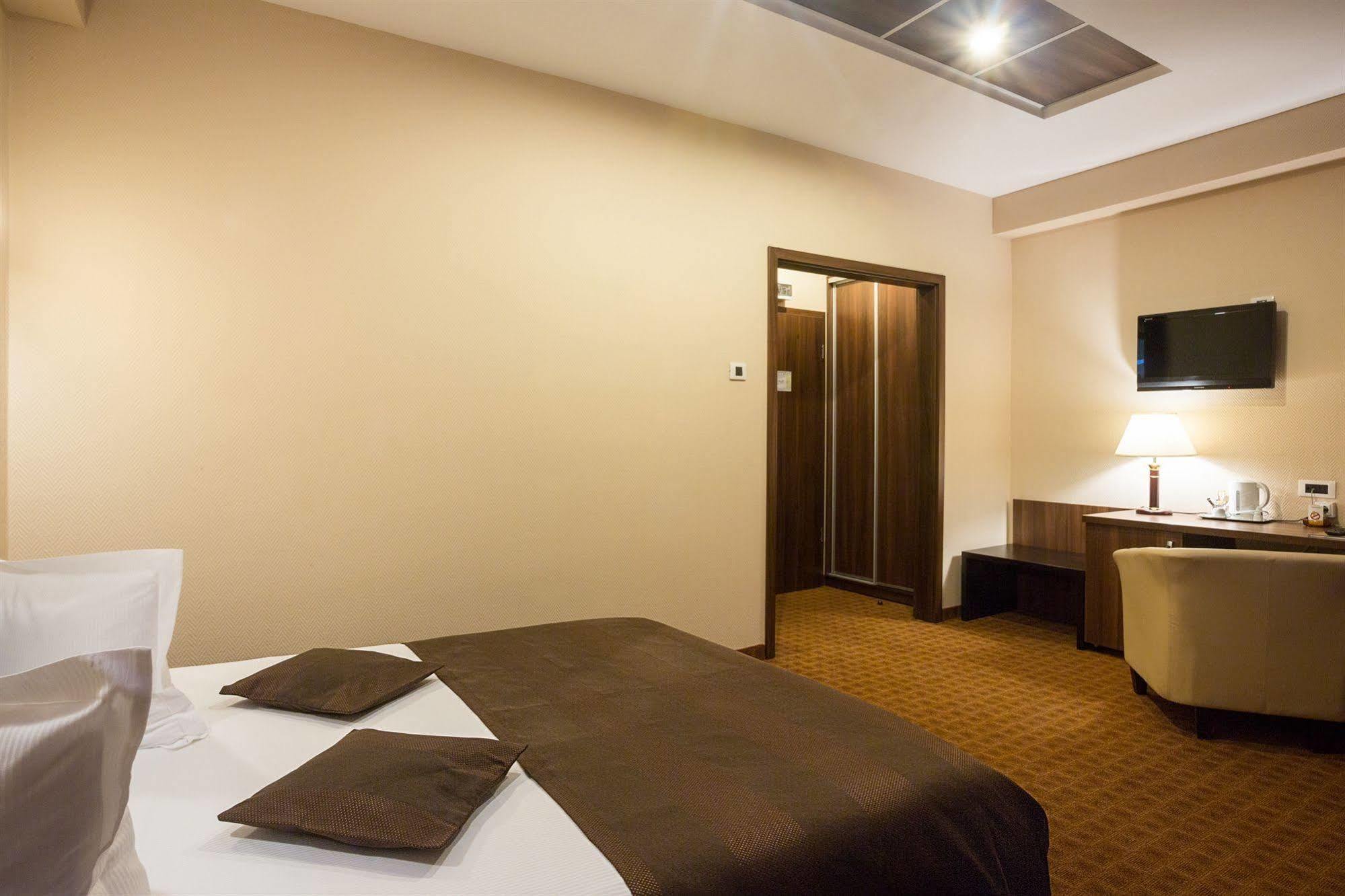 Hotel Inter Business Bucarest Extérieur photo