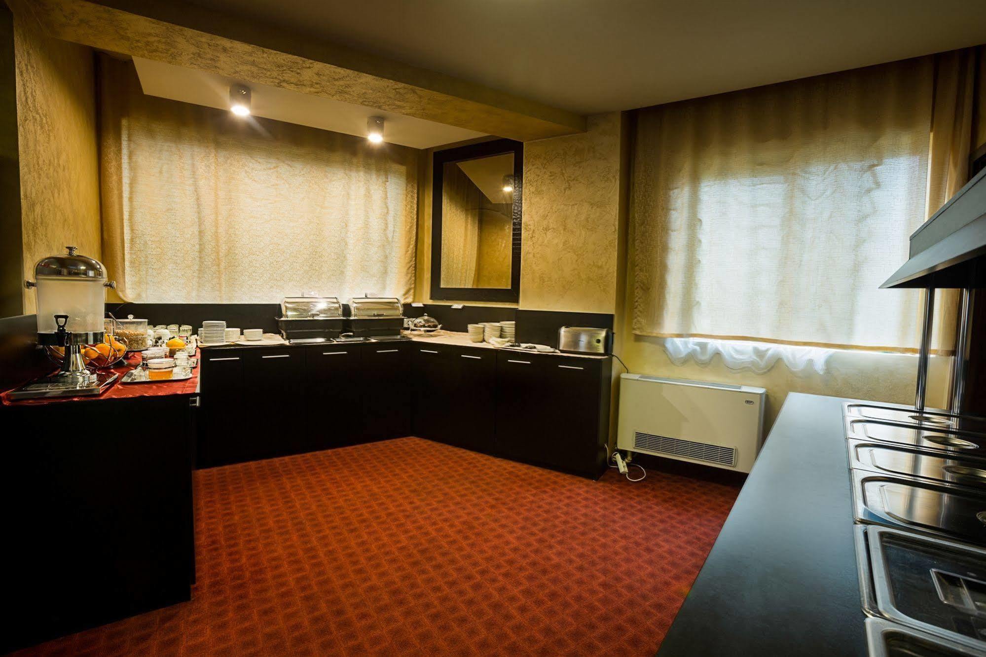 Hotel Inter Business Bucarest Extérieur photo